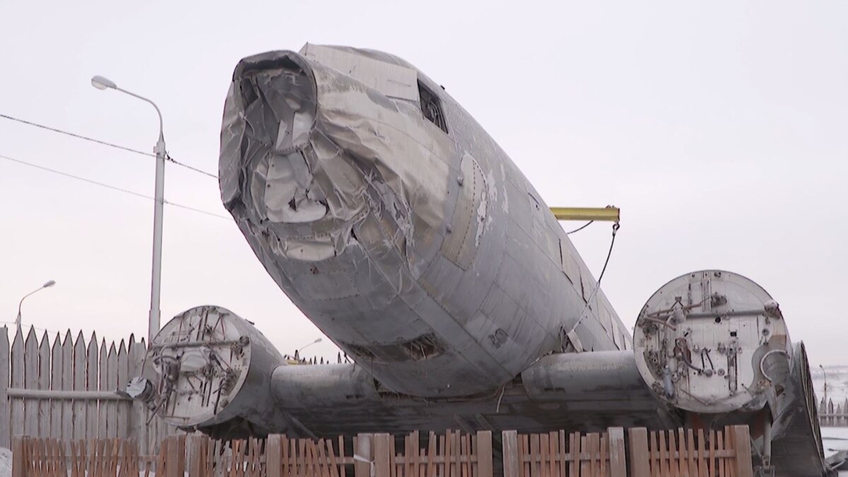 В Красноярске восстанавливают самолет Douglas C-47. Его пассажиры 70 лет  назад три недели выживали в тундре