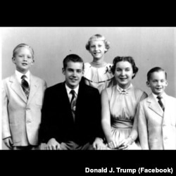 Дональд Трамп с братьями и сестрами. Дональд – крайний слева