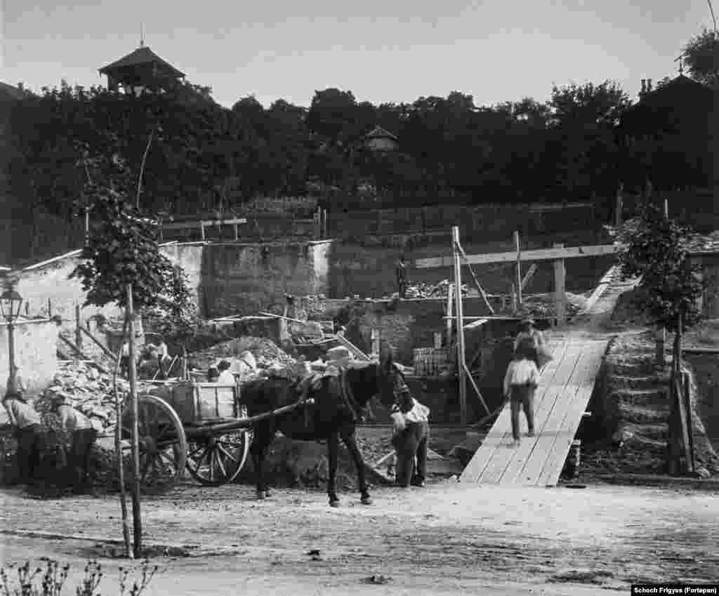 1913 год: на горе Геллерт закладывается фундамент знаменитой виллы Хегедюша