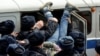 В Волгограде на участника митинга против коррупции завели дело о нападении на полицейского
