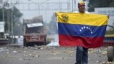 Венесуэла: пятый день без электричества, не работает мобильная связь, магазины разграблены