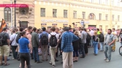 Власти Москвы и Петербурга запретили митинги против "пакета Яровой". Но в Питере люди все равно вышли