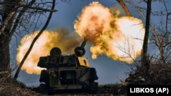 Украинская артиллерия под Бахмутом в Донецкой области