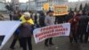Михайловский Майдан: сотни вкладчиков разорившегося банка перекрыли главную улицу Киева