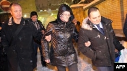 Светлана Давыдова у ворот тюрьмы "Лефортово", 3 февраля 2015 г