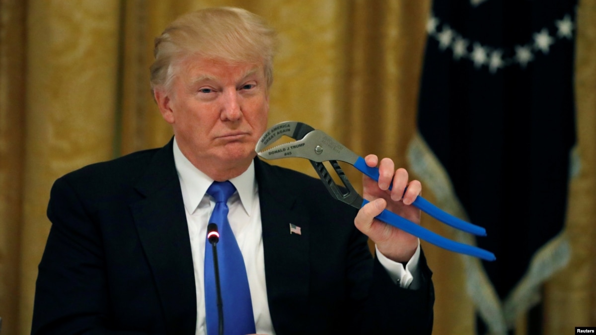Смотреть Трамп рассказал о тайной встрече с Путиным видео Смотреть Трамп рассказал о тайной встрече с Путиным видео