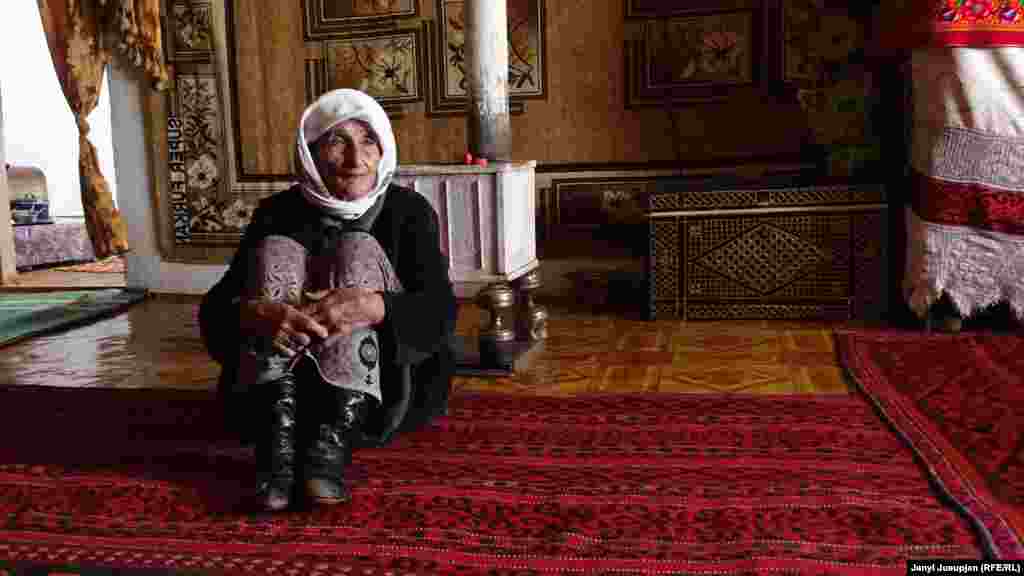 На фото &ndash; Мейман, одна из первых жителей Аличора. Ее и других кочевников сюда поселили еще во времена Советского Союза