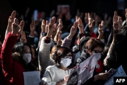 Протест напротив посольства Мьянмы в Токио 7 февраля