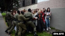 Задержания женщин силовиками в балаклавах в Минске 8 сентября