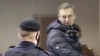 Навальный сообщил, что в тюрьме его поставили на учет как склонного к побегу