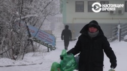 Доброволец в Якутии собирает мусор на улицах и помогает многодетным семьям