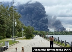 Пожар на Московском НПЗ после атаки беспилотников, Москва, Россия, 18 июня 2026 года