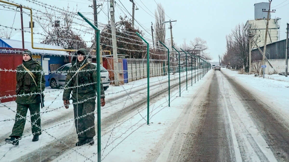 Дружба народов за колючей проволокой. Как живет село, разделенное  российско-украинской границей