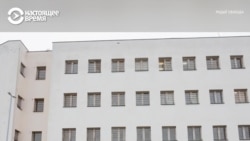 "Пытались спасти, но один был уже мертв": девушка в Беларуси потеряла яичник после того, как спала на полу в ледяной камере в тюрьме