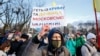 Участники Марша единства в Киеве на фоне угрозы нового военного вторжения России на украинскую территорию. 12 февраля 2022 года
