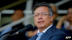 Густаво Петро