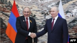 Премьер Армении Никол Пашинян и президент России Владимир Путин на переговорах в Бишкеке 1 сентября 2026 года