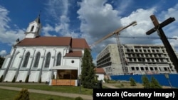 Строительство Академии КГБ в Минске рядом с церковью святого Роха, фотография сделана 4 июня 2026 года.