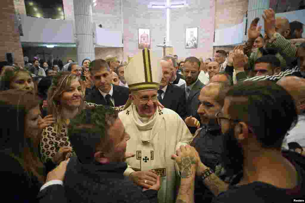 Папа Римский Франциск в тюрьме Ребибия в Риме&nbsp;