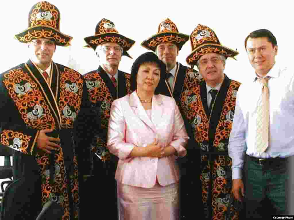 Будучи на дипломатической службе в Вене, Рахат Алиев в середине 2000-х годов активно продвигал идею председательствования Казахстана в ОБСЕ. Этот статус Казахстан получил в 2010 году.