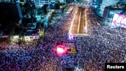 Участники протеста против судебной реформы, продвигаемой правительством Биньямина Нетаньяху, в Тель-Авиве, 25 марта 2023 года. Фото: Reuters