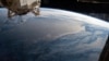 "Роскосмос" отправит туристов вокруг Земли по "короткому гагаринскому маршруту"