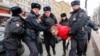 "Левада-Центр": почти 80% россиян не готовы выходить на митинги
