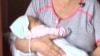 Семья обвиняет врачей роддома в пропаже одного из новорожденных близнецов