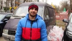 "Таджики, узбеки, без разницы – обращайтесь". Мигранты в Москве кормят мигрантов