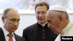 Владимир Путин и Папа Римский Франциск в Ватикане 10 июня 