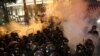Полиция в центре Тбилиси разгоняет протестующих против закона об "иностранных агентах" при помощи водометов, светошумовых гранат и слезоточивого газа