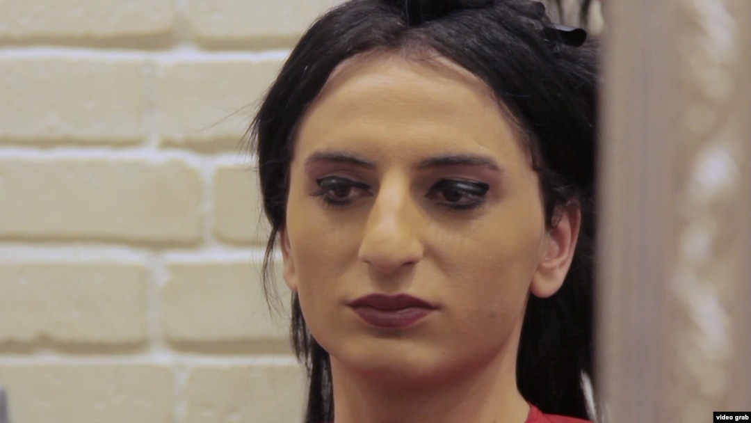 Түрмедегі жалаңаш әйелдер төбелестері