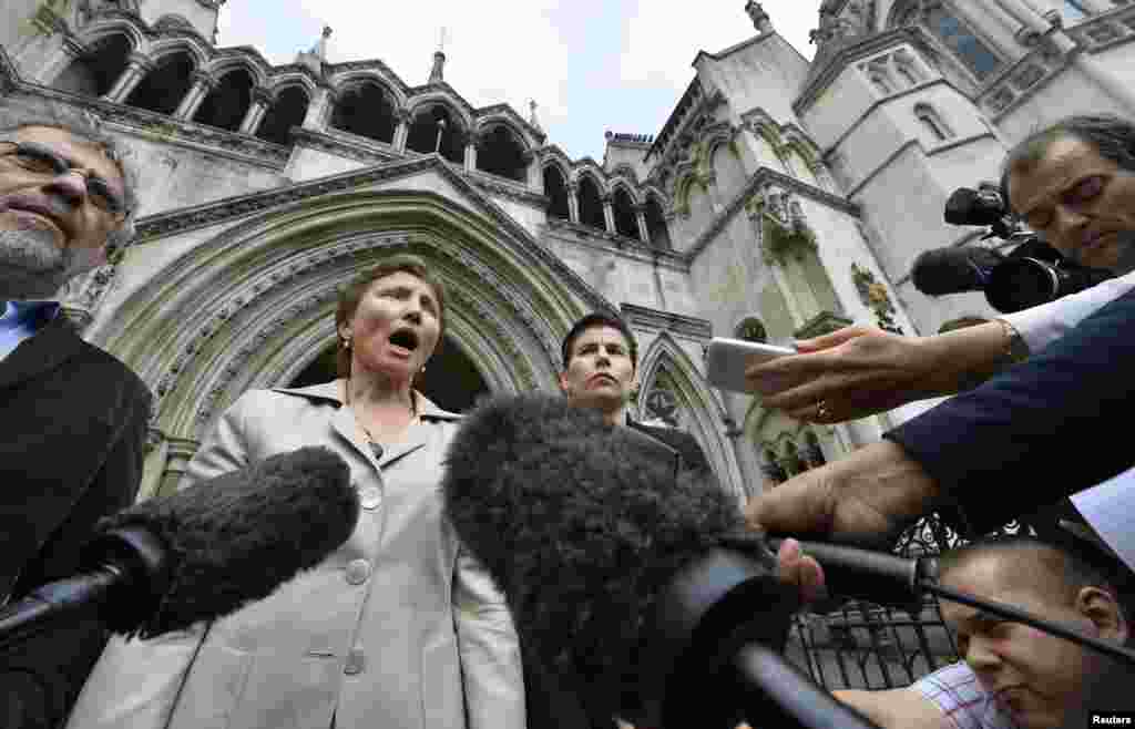 Marina Litvinenko speaks to the media as she leaves the High Court in London on July 12, 2013, amid calls for&nbsp;a public inquiry into her husband&#39;s death.