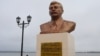 "Сталин сам жертва Хрущева": как в Сургуте установили бюст вождя рядом с памятником жертвам репрессий
