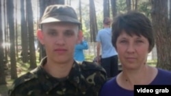 Арестованный Владимир с матерью 