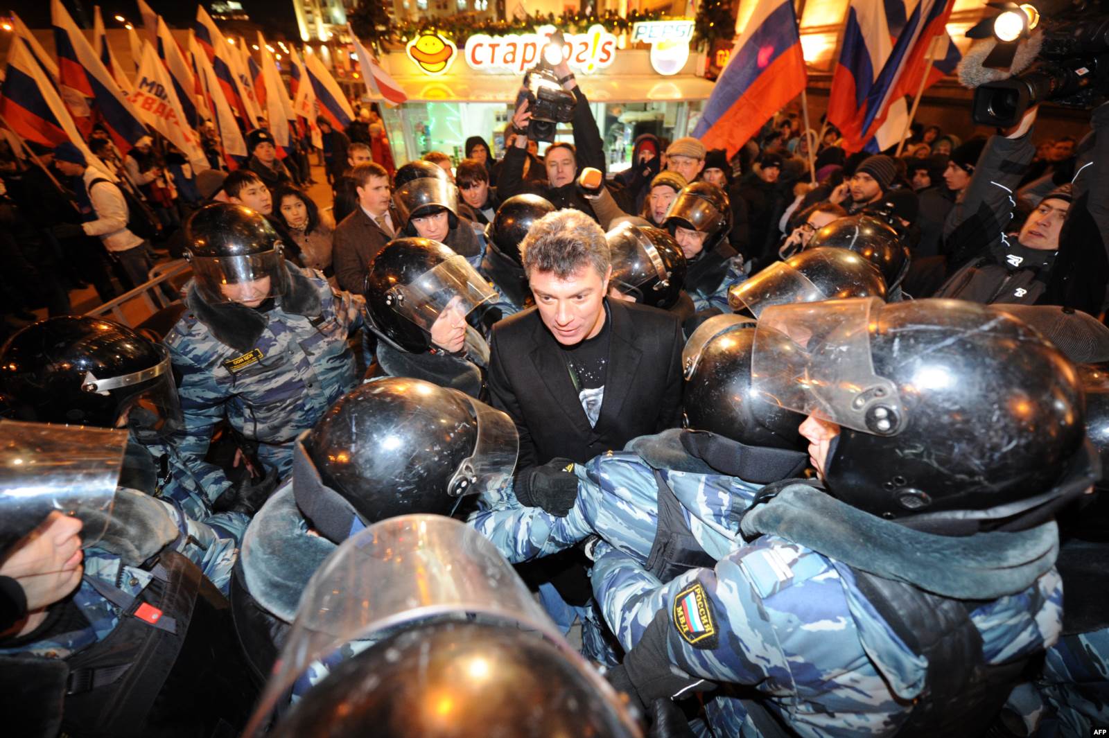 8 декабря 2011. Немцов 2010. Немцов 2011. Болотная площадь 2012 Немцов.