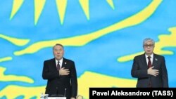 Нурсултан Назарбаев и Касым-Жомарт Токаев на съезде правящей партии "Нур Отан"