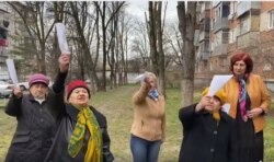 In a YouTube video, pro-Putin activists in Krasnoyarsk demonstrate their technique for supposedly keeping COVID-19 at bay.