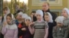 Представитель РПЦ критикует поправку к Конституции о детях как о "достоянии России" и боится изъятия детей из семей