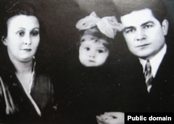 Василий Макух с женой и дочерью