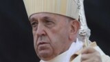 Папу римского призывают покаяться за поклонение языческой богине