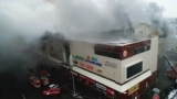 Как загорелся торговый центр "Зимняя вишня" в Кемерове