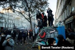 Протесты и беспорядки в Париже 28 ноября