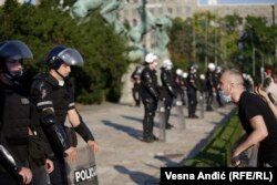 Полиция в Белграде во время протестов против действий властей в период эпидемии коронавируса. Сербия, 8 июля (Весна Андич)