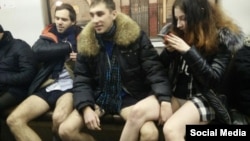 Флэшмоб "В метро без штанов" в Москве