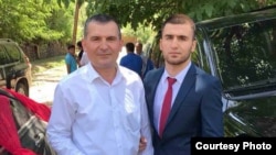 Фуркат Ватанов, которого рекрутировали в "ИГ" (справа), и его отец Амриддин Ватанов