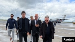 Глава Российского фонда прямых инвестиций (РФПИ) Кирилл Дмитриев со спецпосланниками президента США Стивом Уиткоффом и Джаредом Кушнером во "Внуково", 5 сентября 2026 года