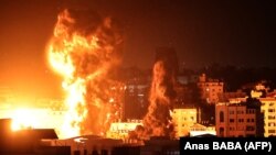 В Армии обороны Израиля заявляют, что "поражают цели террористов в секторе Газа"