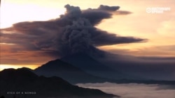 На Бали начал извергаться вулкан Агунг: страшные, но красивые кадры