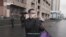 "Все хорошо, только пива не хватает". Студентов медуниверситета в Петербурге заперли на карантин в общежитии